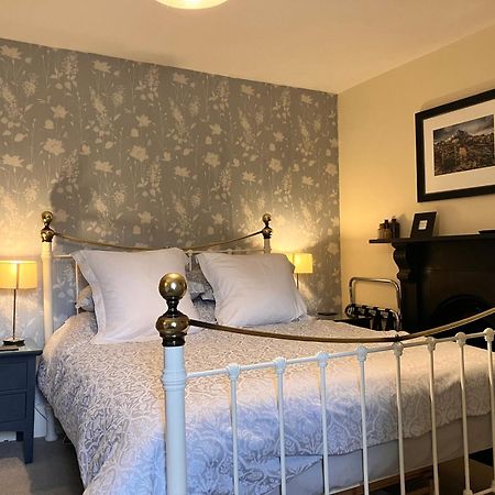 Plas Yn Yale With Mountain Views From All Windows Рексъм Екстериор снимка