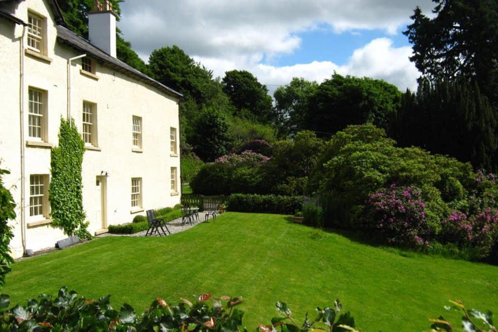 Plas Yn Yale With Mountain Views From All Windows Рексъм Екстериор снимка