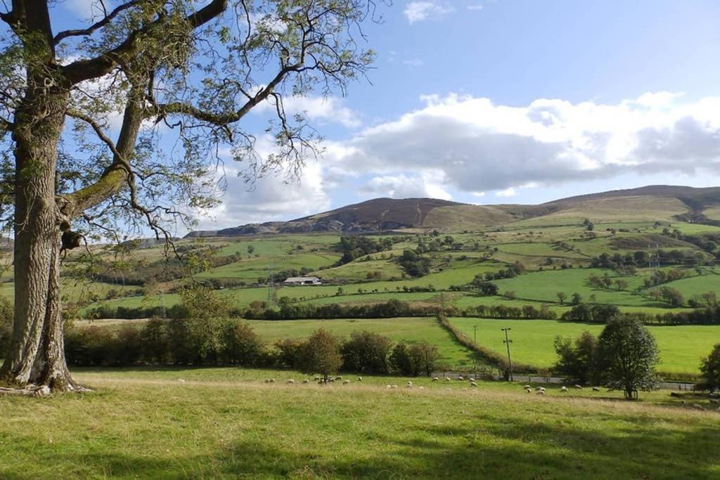 Plas Yn Yale With Mountain Views From All Windows Рексъм Екстериор снимка