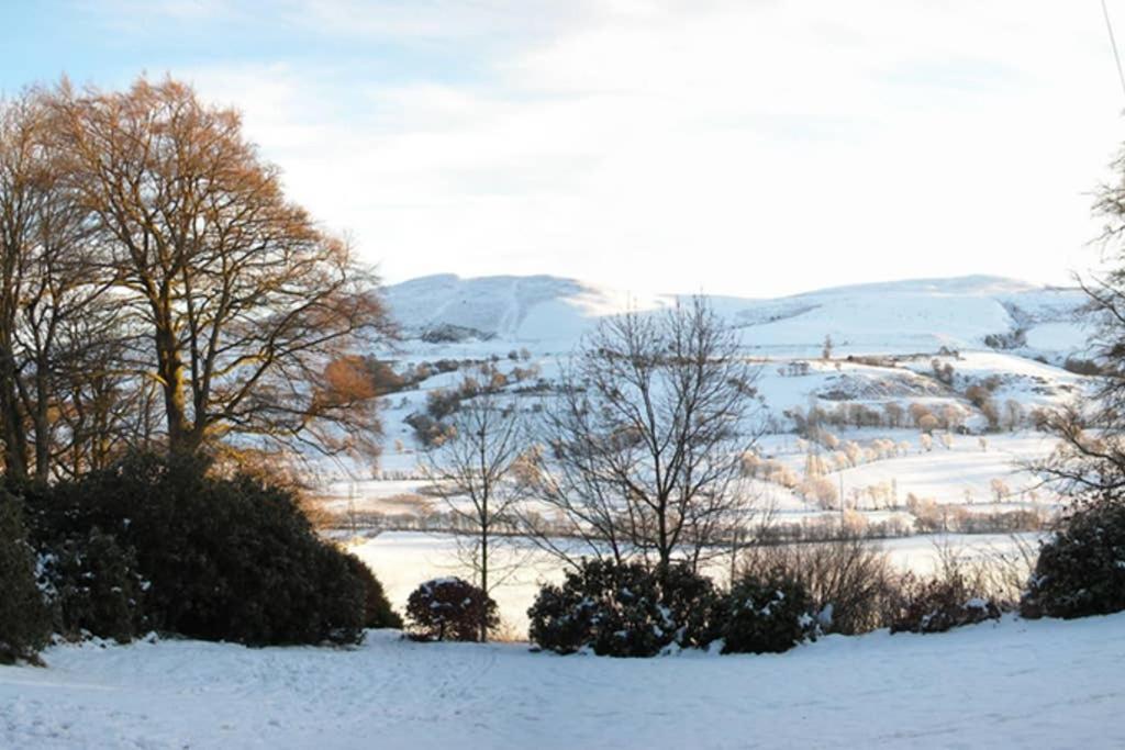 Plas Yn Yale With Mountain Views From All Windows Рексъм Екстериор снимка