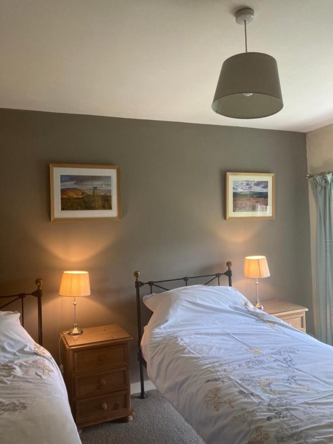Plas Yn Yale With Mountain Views From All Windows Рексъм Екстериор снимка