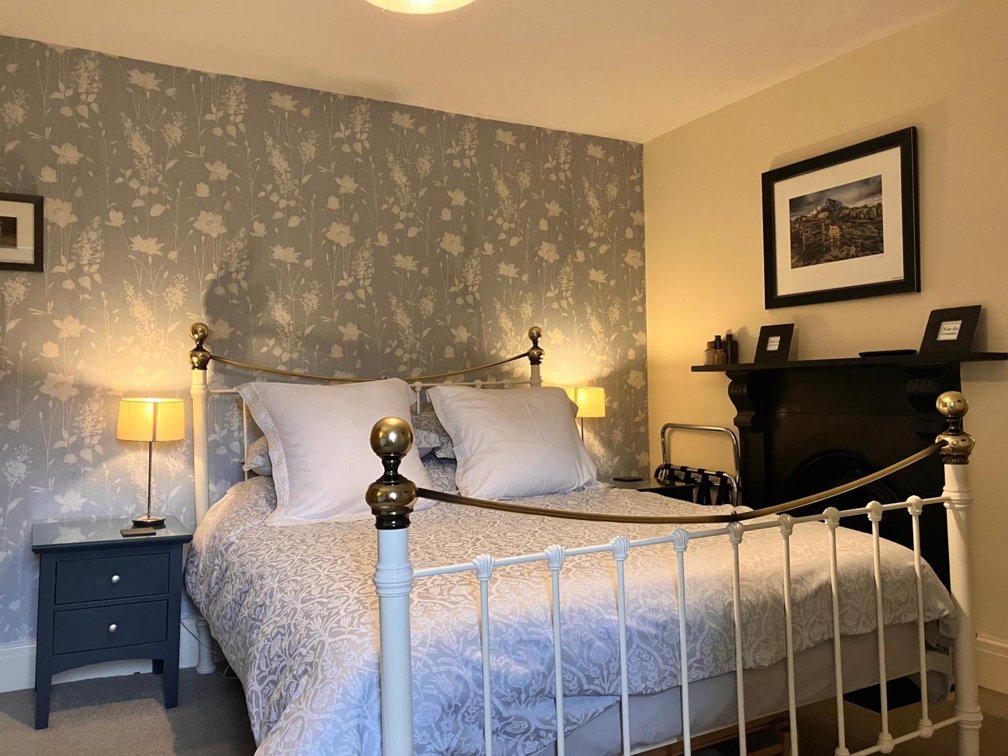 Plas Yn Yale With Mountain Views From All Windows Рексъм Екстериор снимка
