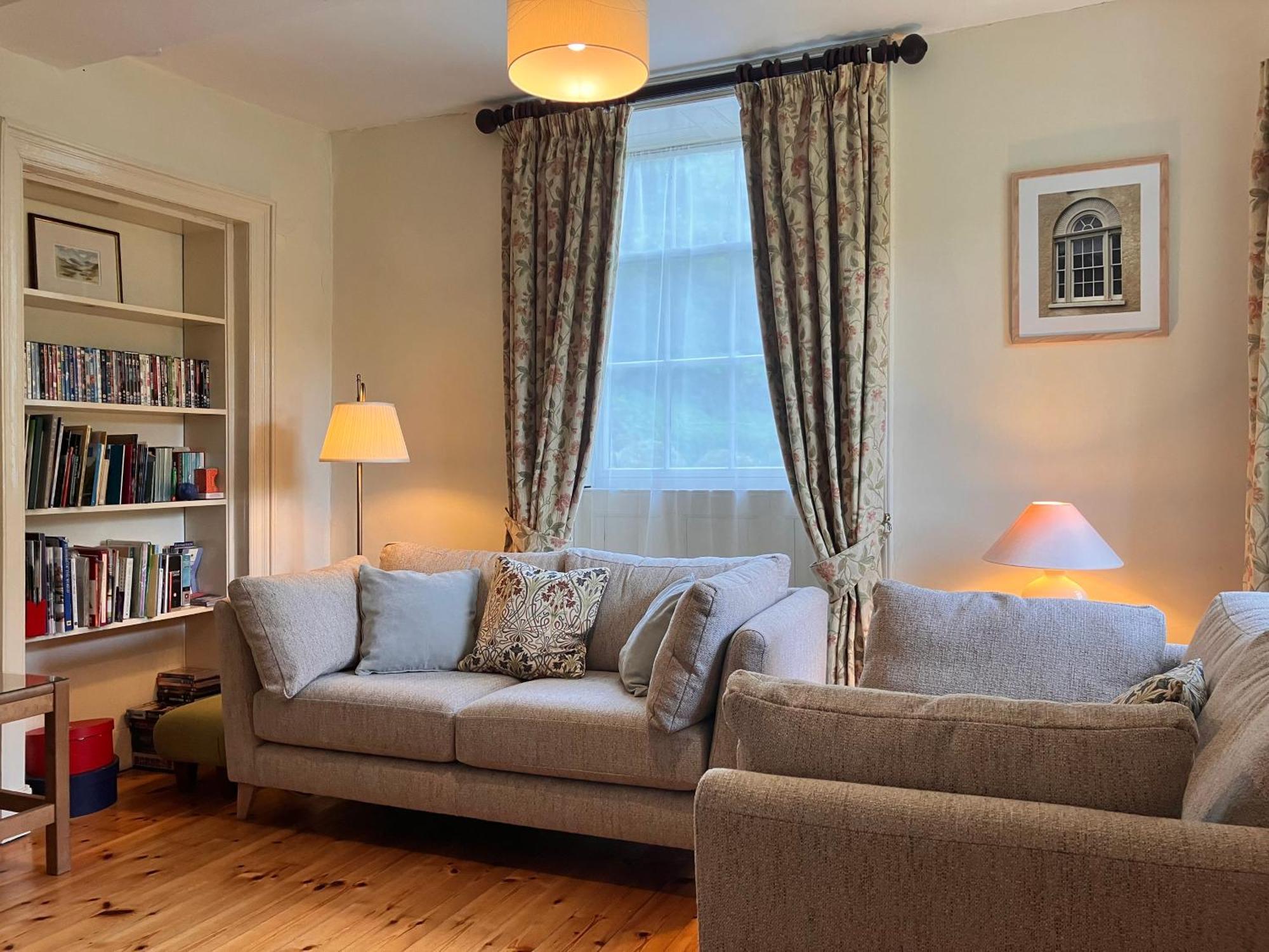 Plas Yn Yale With Mountain Views From All Windows Рексъм Екстериор снимка